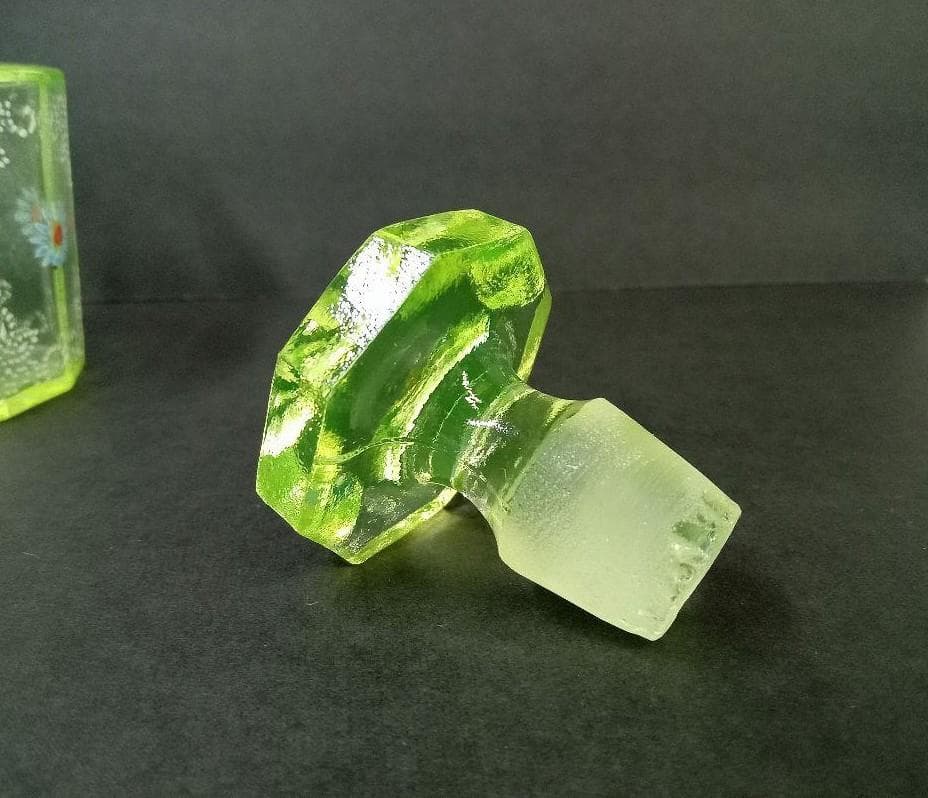 ★P0101★アンティーク　ウランガラス　エナメル花絵 　蓋付き瓶