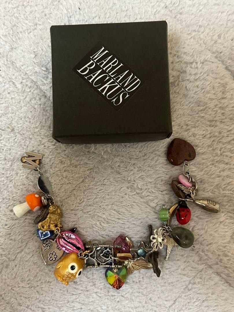 Marland Backus チャームブレスレット