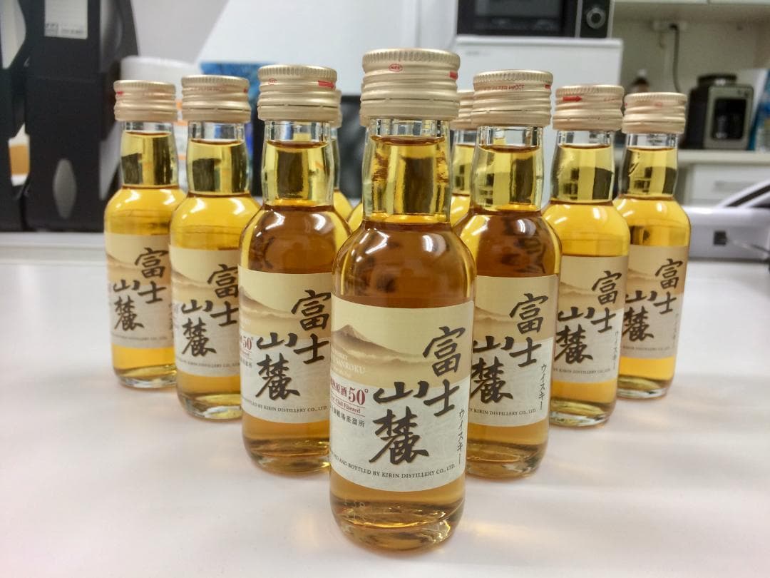 お正月用！超希少！激ウマウイスキー富士山麓ミニチュアボトル正規品10本セット！