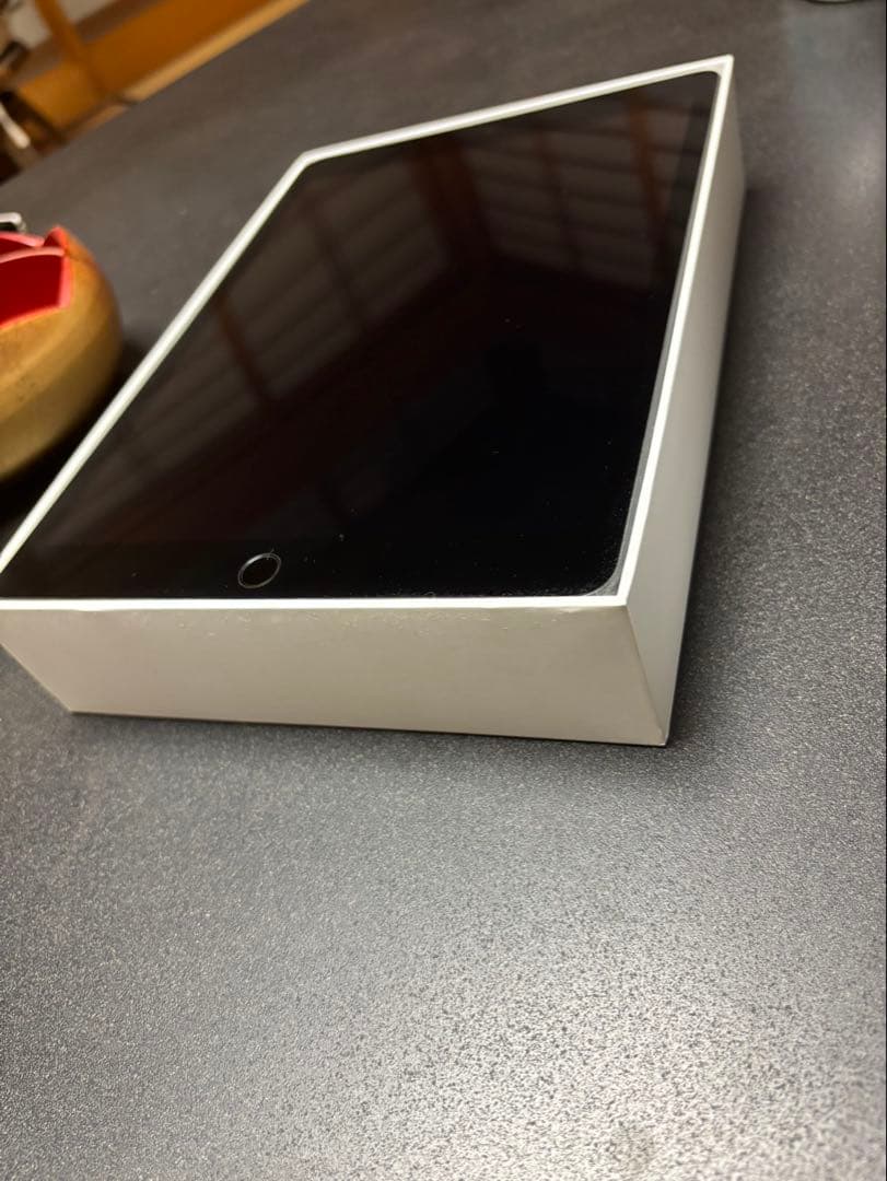 iPad 本体 スペースグレー9世代64GBセルラーモデル