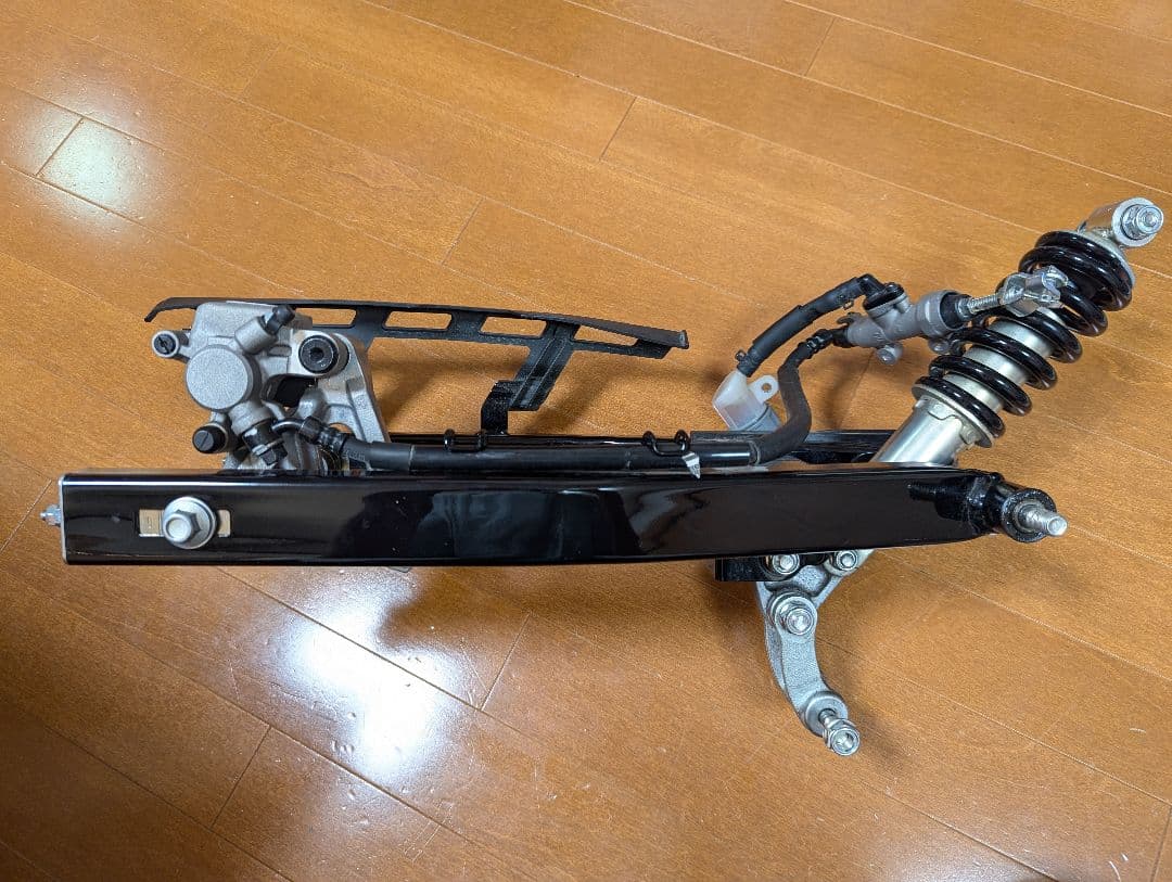 ape100　多分純正　スイングアーム　タイヤ