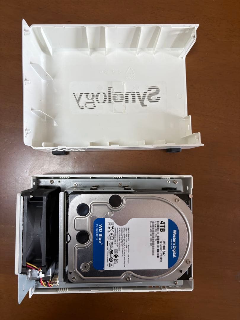 Synology ds220j & hdd WD BLUE 4TB x2台