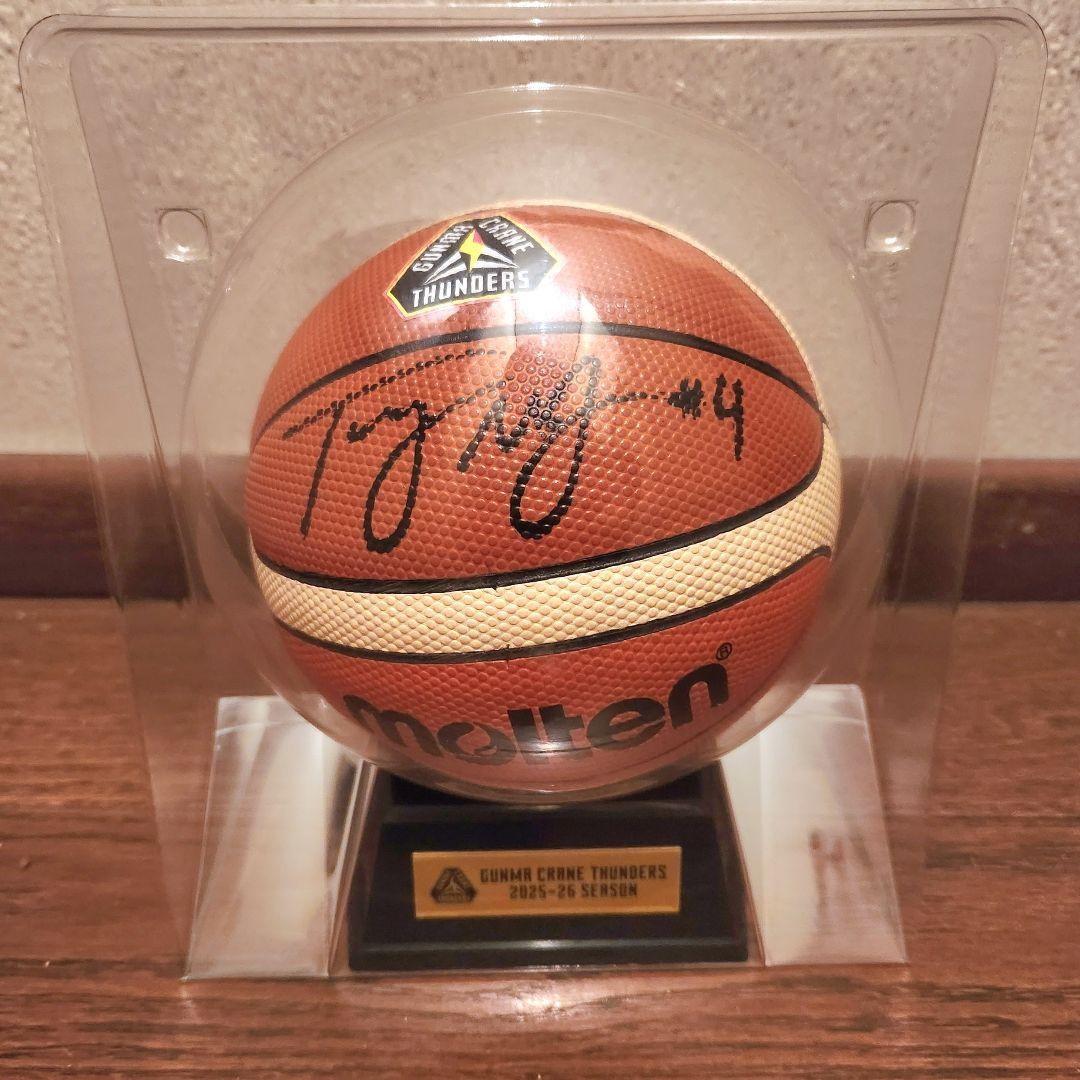 群馬クレインサンダーズ 選手直筆サイン入りミニボール トレイ・ジョーンズ