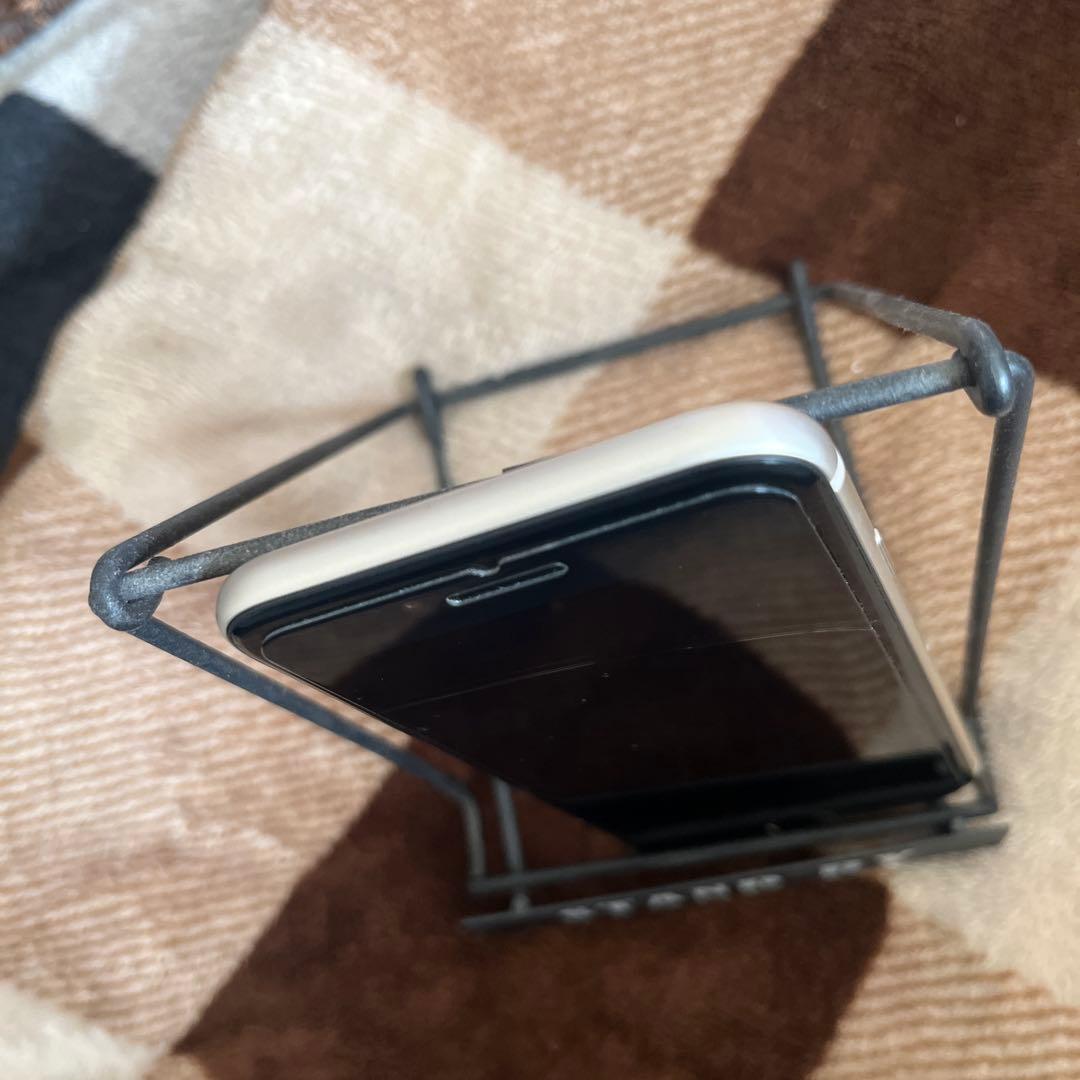 iPhone SE3スターライト128GB本体88パーセント