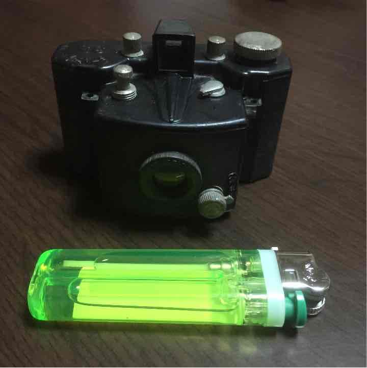 骨董 古い小型な カメラ  旧家うぶ出し