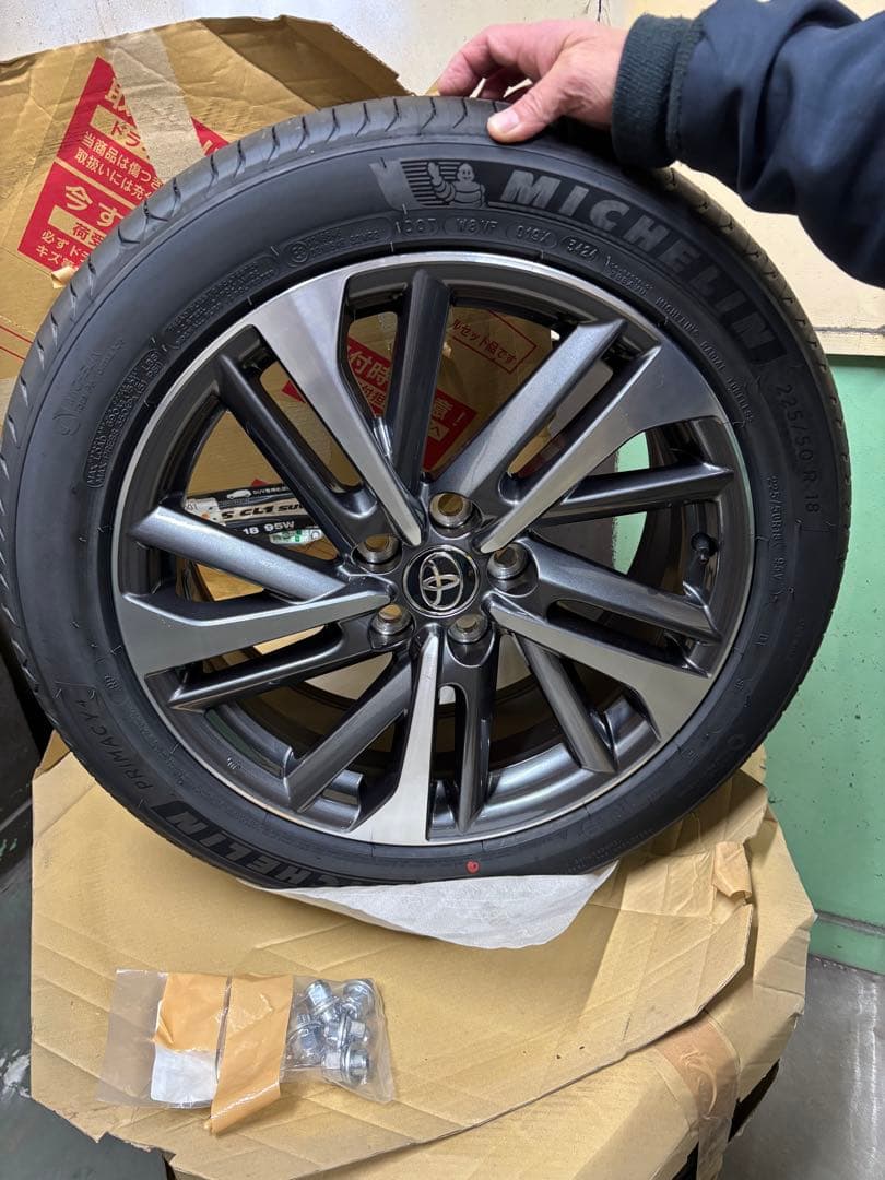 ナルト カローラクロス　純正　未使用　ホイールタイヤセット