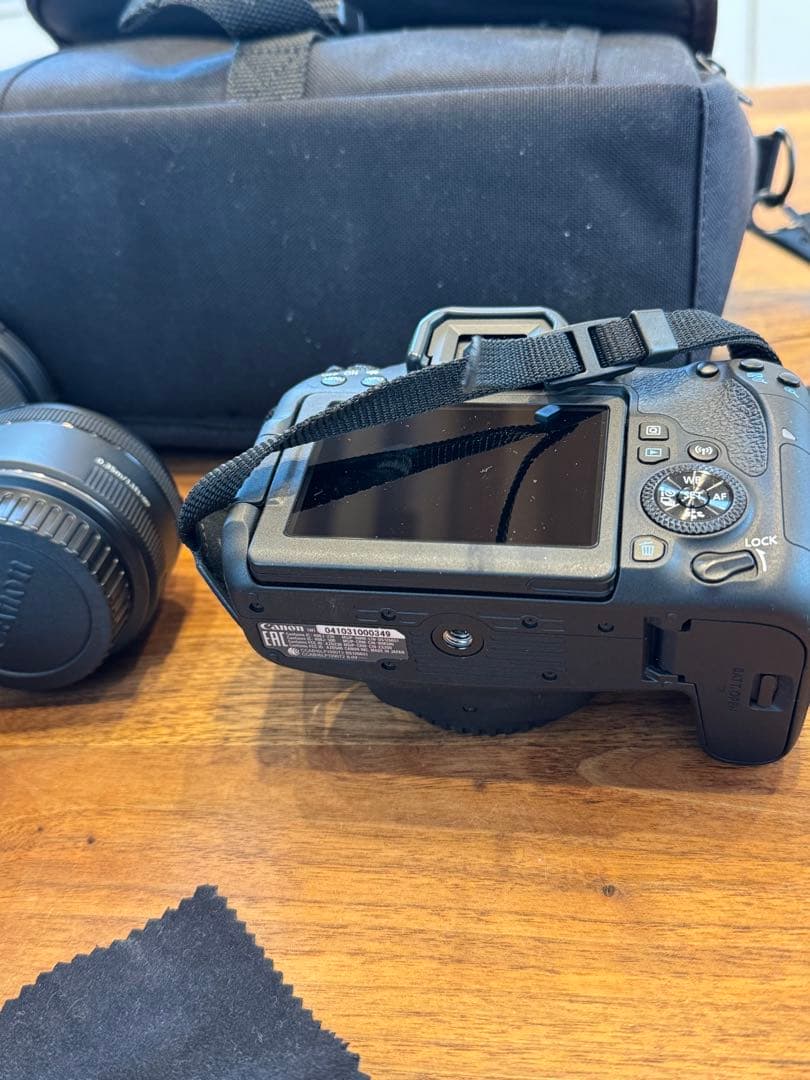 CanonEOS 9000D デジタル一眼レフカメラ　18-135 IS USM