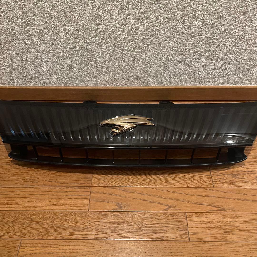 トヨタ 60ハリアー純正フロントグリル