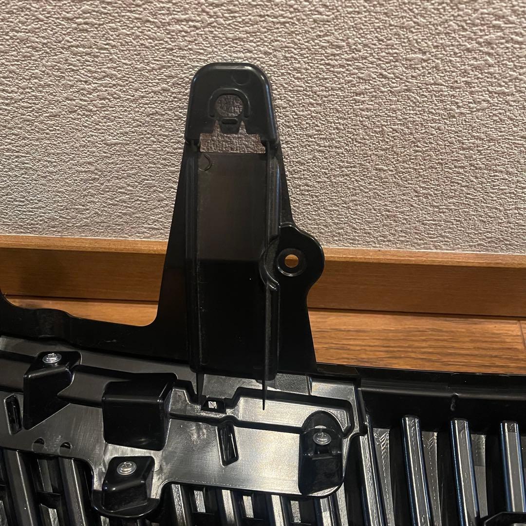 トヨタ 60ハリアー純正フロントグリル