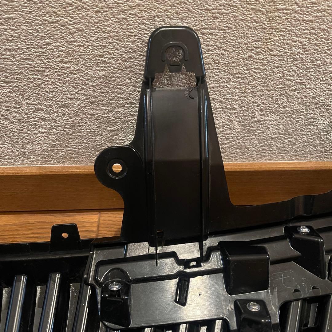 トヨタ 60ハリアー純正フロントグリル