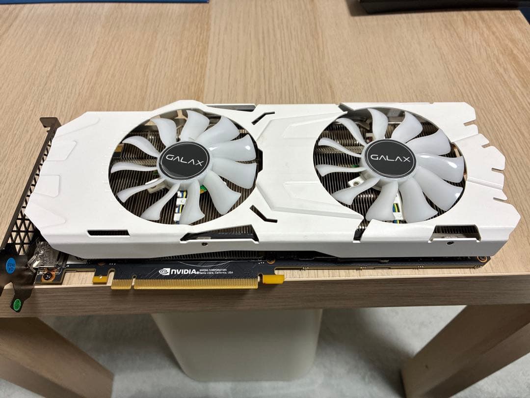 グラフィックボード・グラボ・ビデオカード GK-GTX1080Ti-E11GB/WHITE