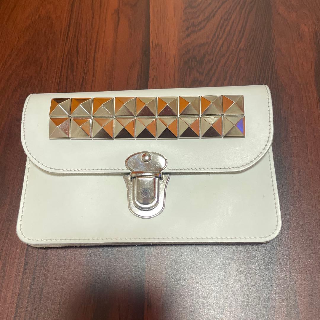 コムデギャルソンCOMME des GARCONSスタッズホワイトレザー長財布