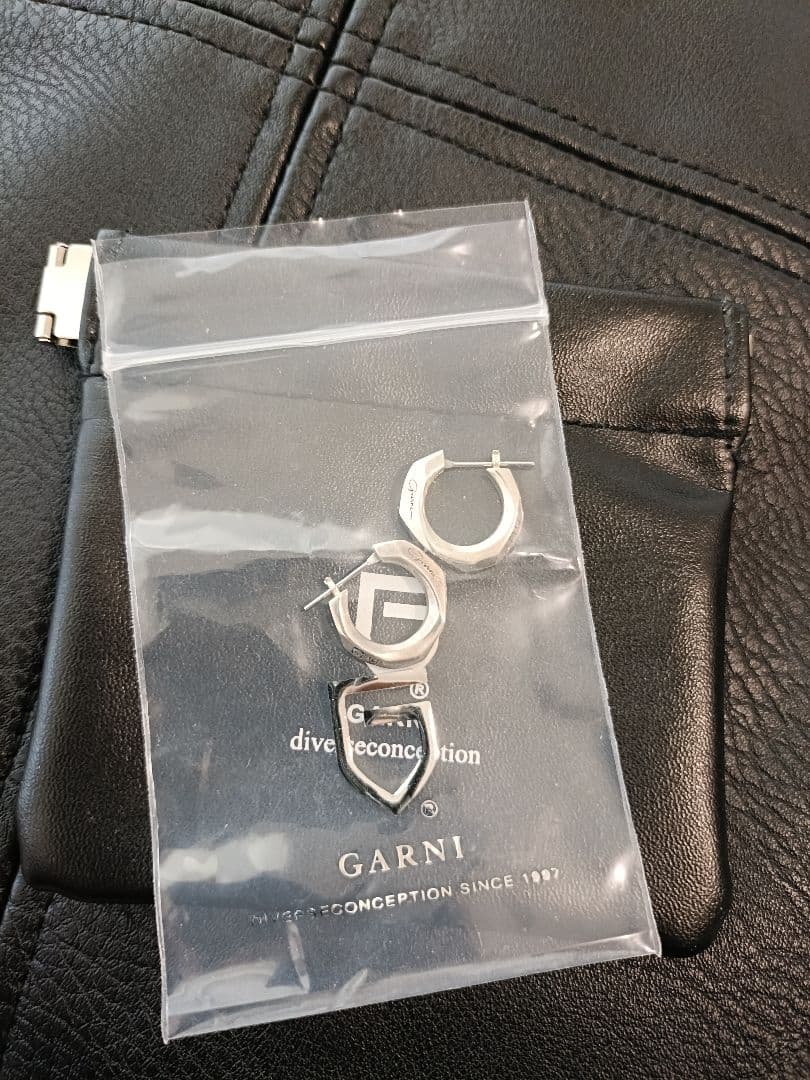 【美品】GARNI クロッケリー　シルバー フープピアス 両耳用
