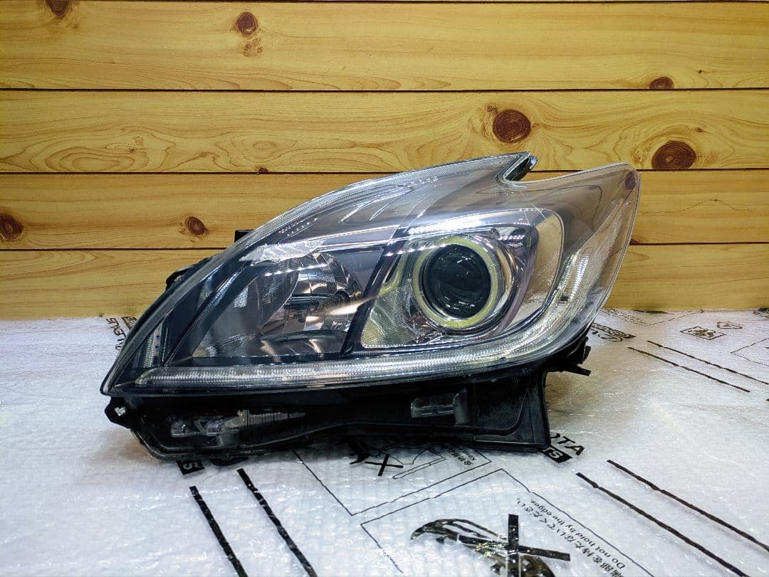 30プリウス 後期 ヘッドライト イカリング シーケンシャル ZVW30