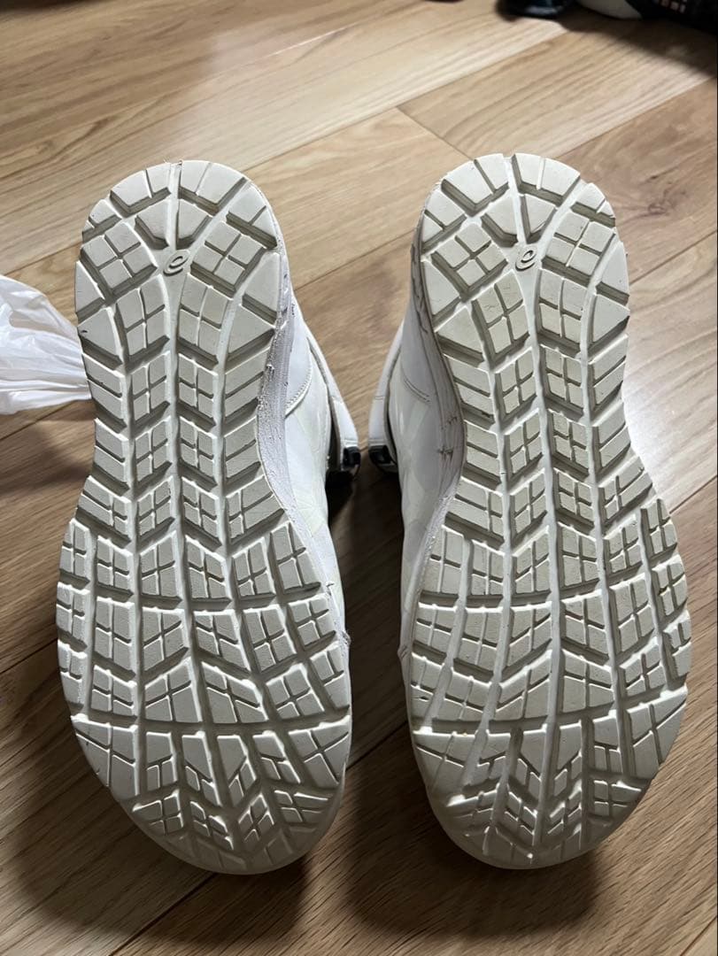 ◆アシックス安全靴CP304ホワイト×ホワイト☆限定色☆