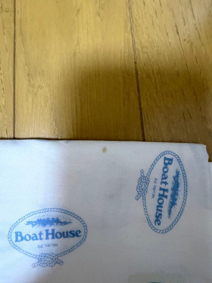 あいいろ　BHCロゴ入り青ニット帽・ポンポン付き　総柄ハンカチ２枚セット