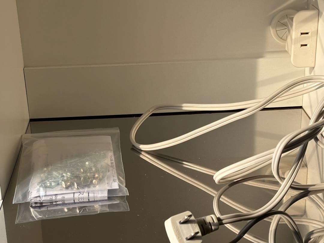 ホワイト収納キャビネット 5引き出し コンセント付き上台強化ガラス国印ああり