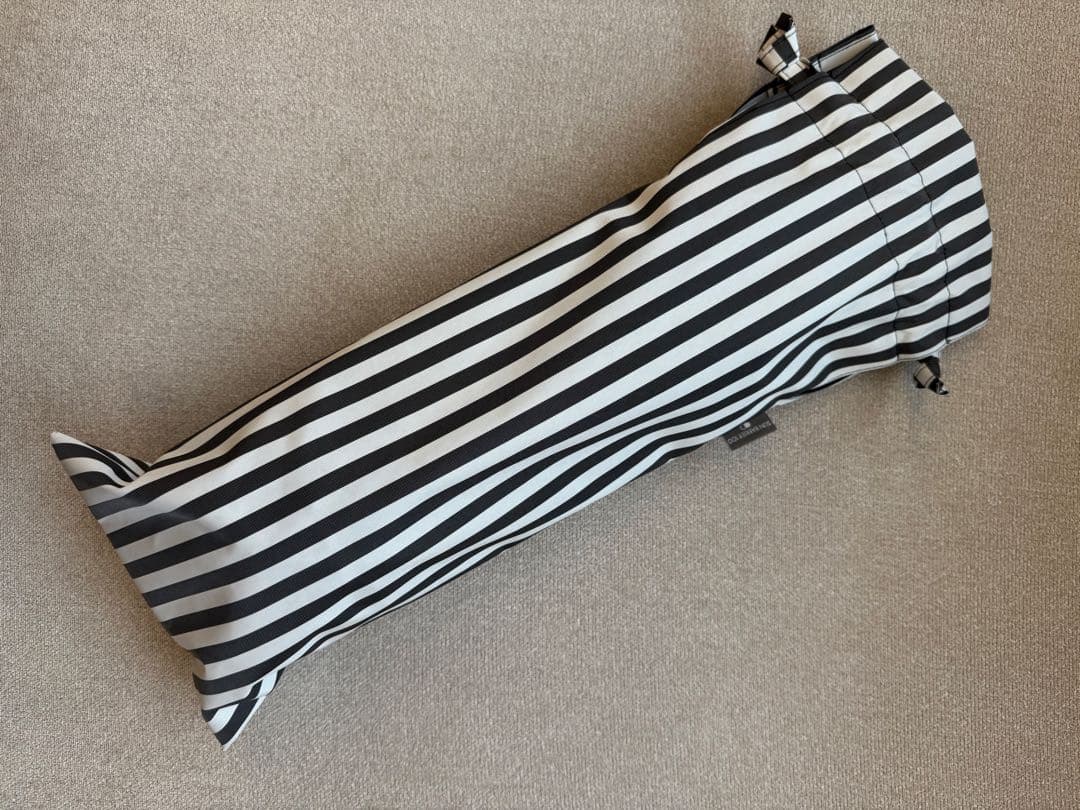 未使用　【サンバリア100】折りたたみ日傘 ２段折 フリル 白黒 ストライプ