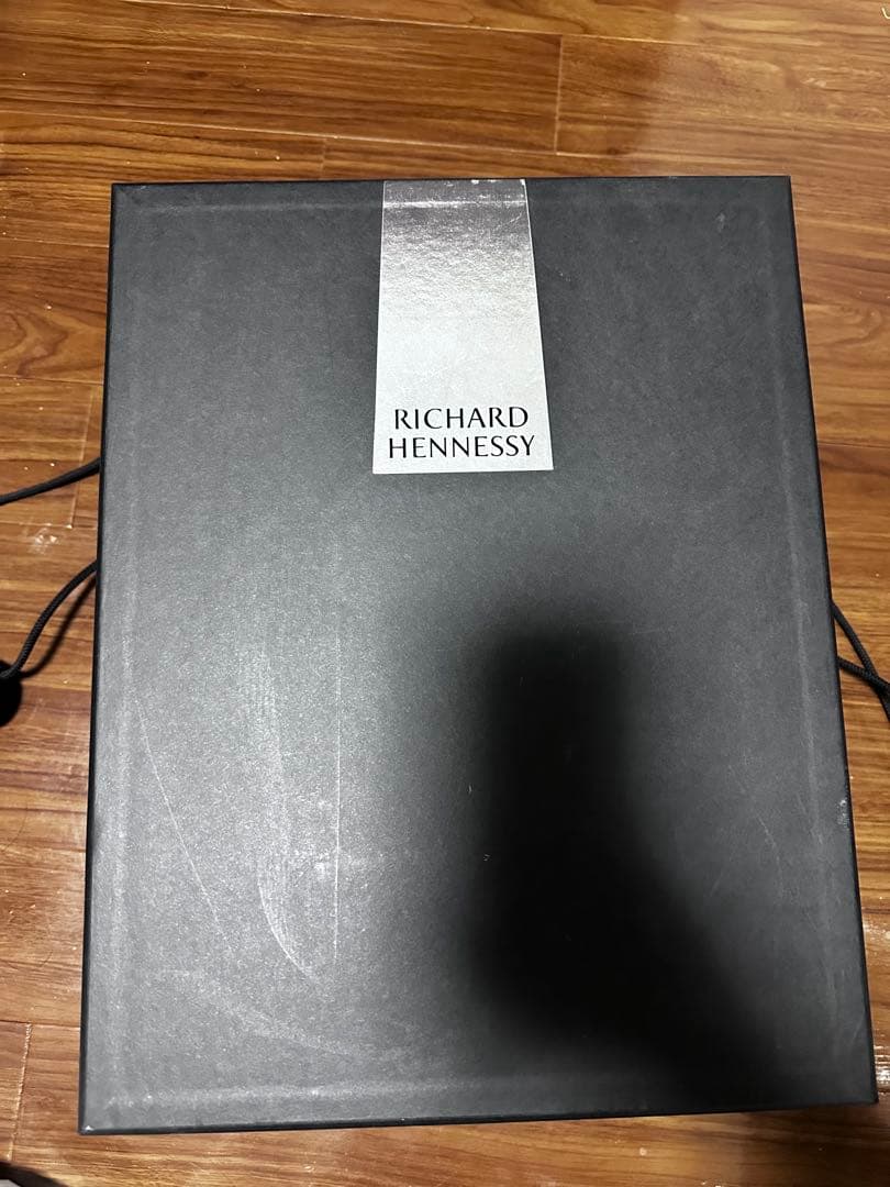 新品　Richard Hennessy