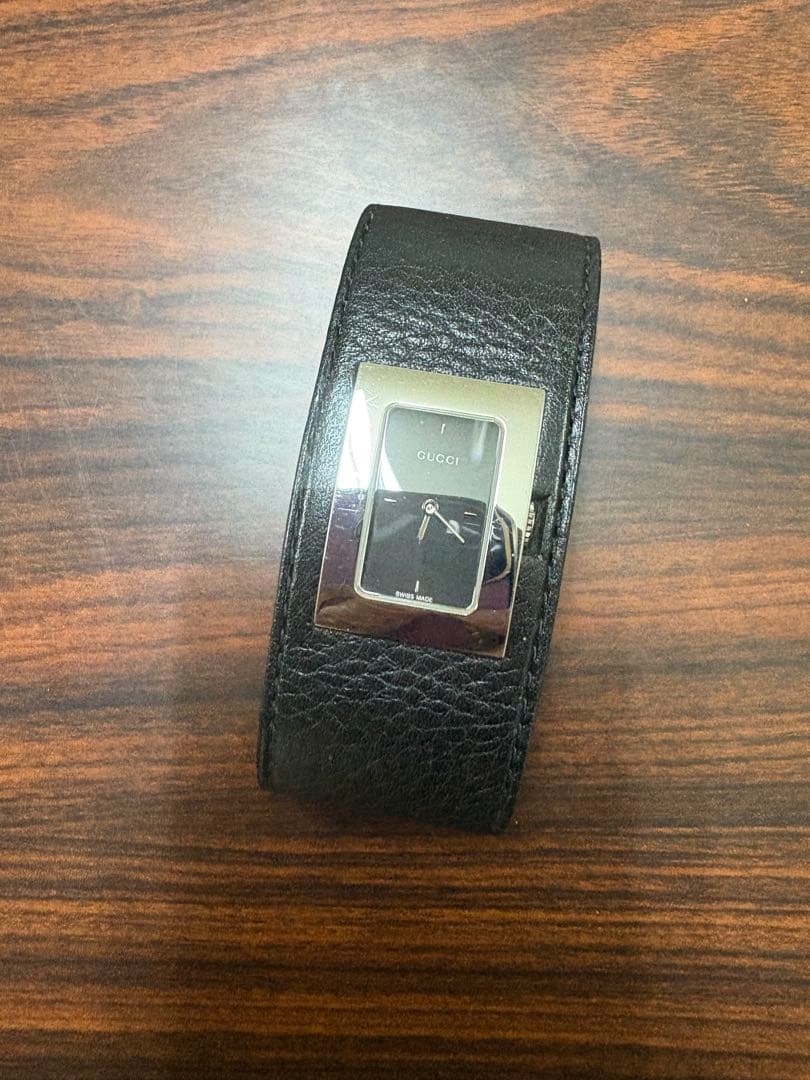 GUCCI ブラックレザー 時計