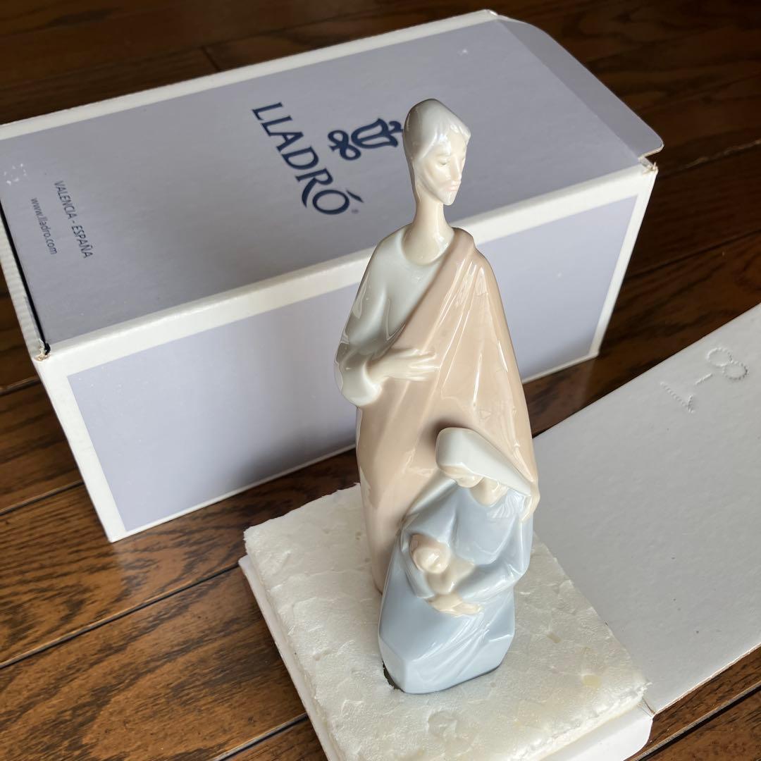 リヤドロ　Lladro 陶器製 置物 010 0458聖家族と降誕