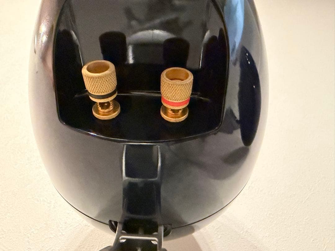 黒色モダンスピーカー スタンド付き