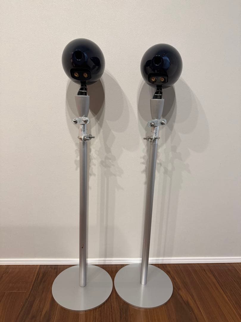 黒色モダンスピーカー スタンド付き