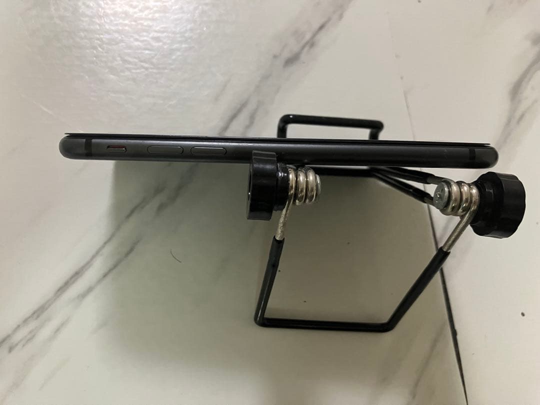 送料無料　iPhone8 美品　グレー