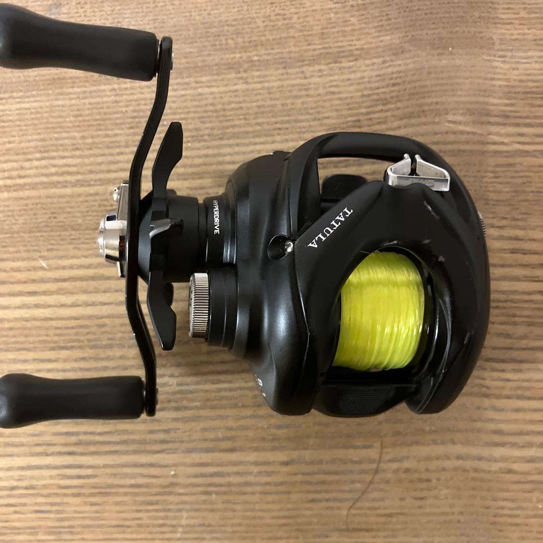 24タトゥーラ 8.1 ベイトリール 黒