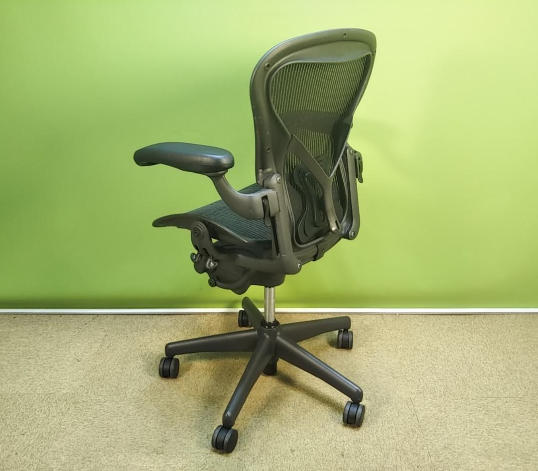 溶接エクレア　bk　アーロンチェア　Aサイズ　フル装備　レバー式可動肘