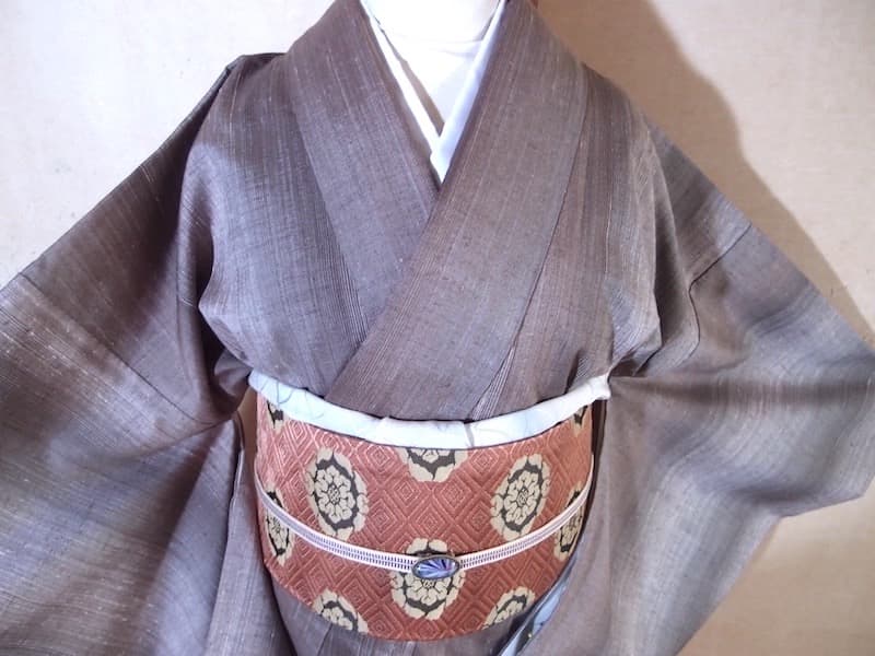 三越誂　暈し織り紬着物（縦縞文）裄68　正絹美品