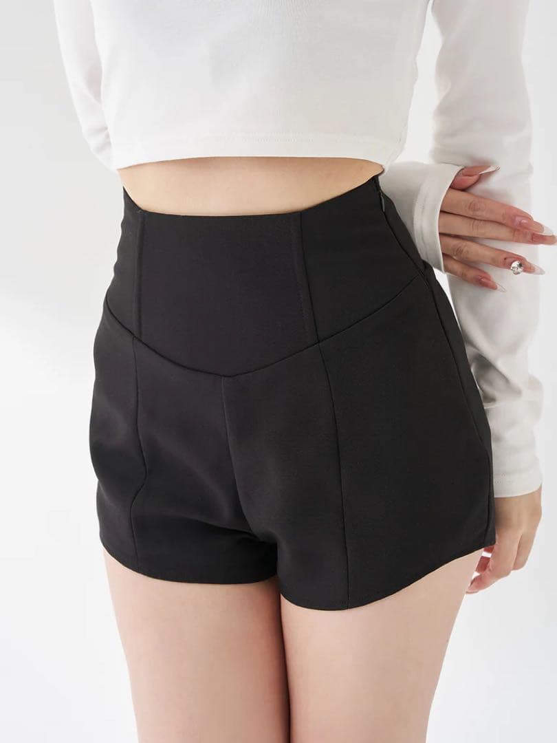 新品タグ付き ダーリッチ 美シルエットショートパンツ ブラック フリー