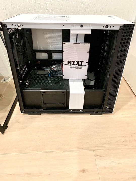 【中古美品】NZXT H210 マットホワイト/ブラック