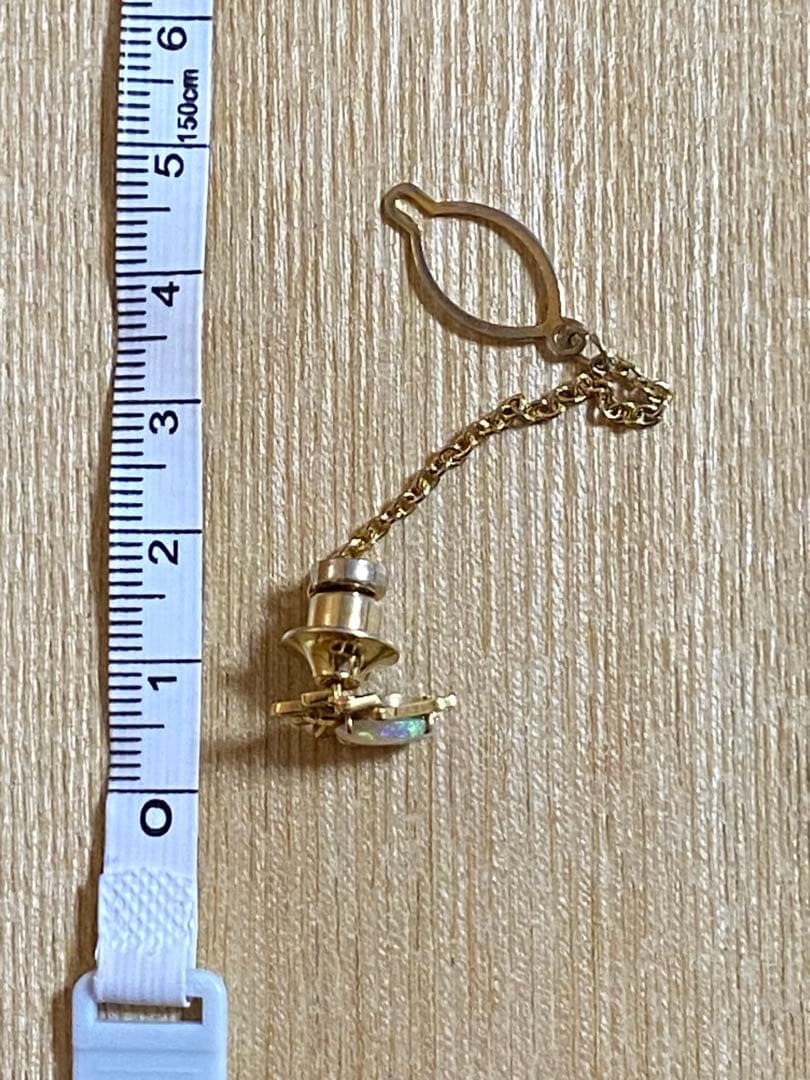 オパールのタイタック