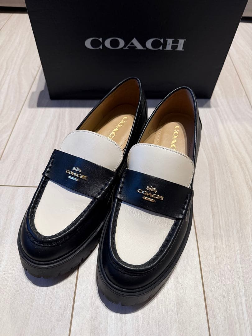 美品 COACH コーチ ルーシー ローファー ブラック ホワイト レザー 箱付