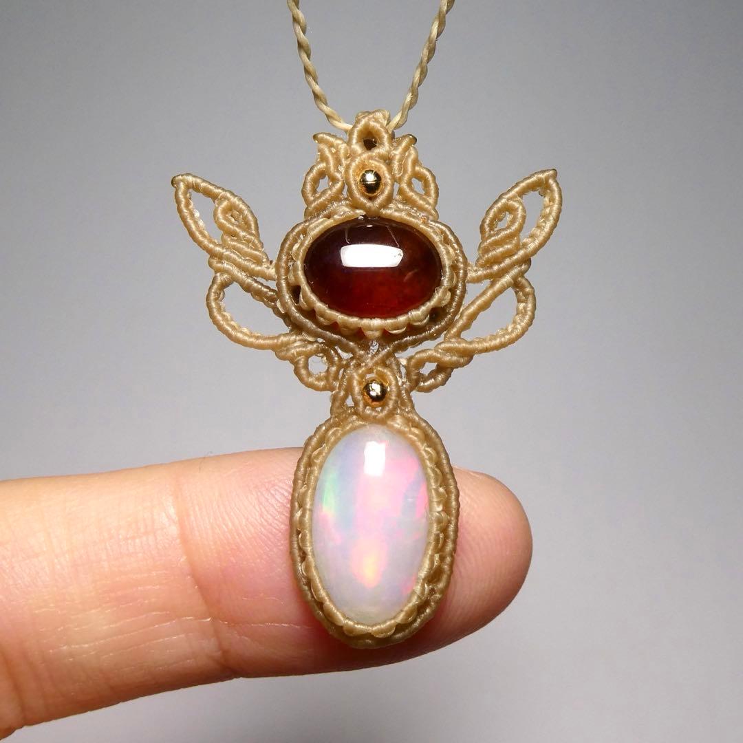 大粒オパール・ガーネットのマクラメネックレス