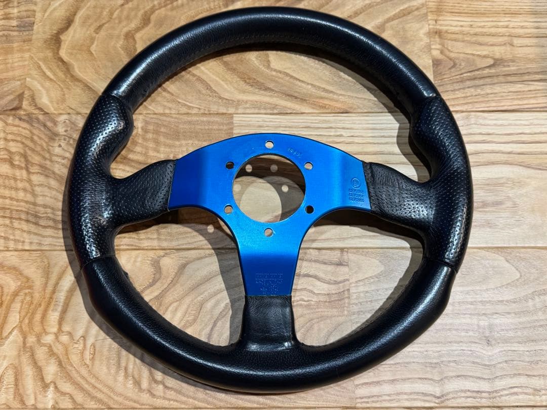 MOMO RACE ステアリング メタリックブルー φ32