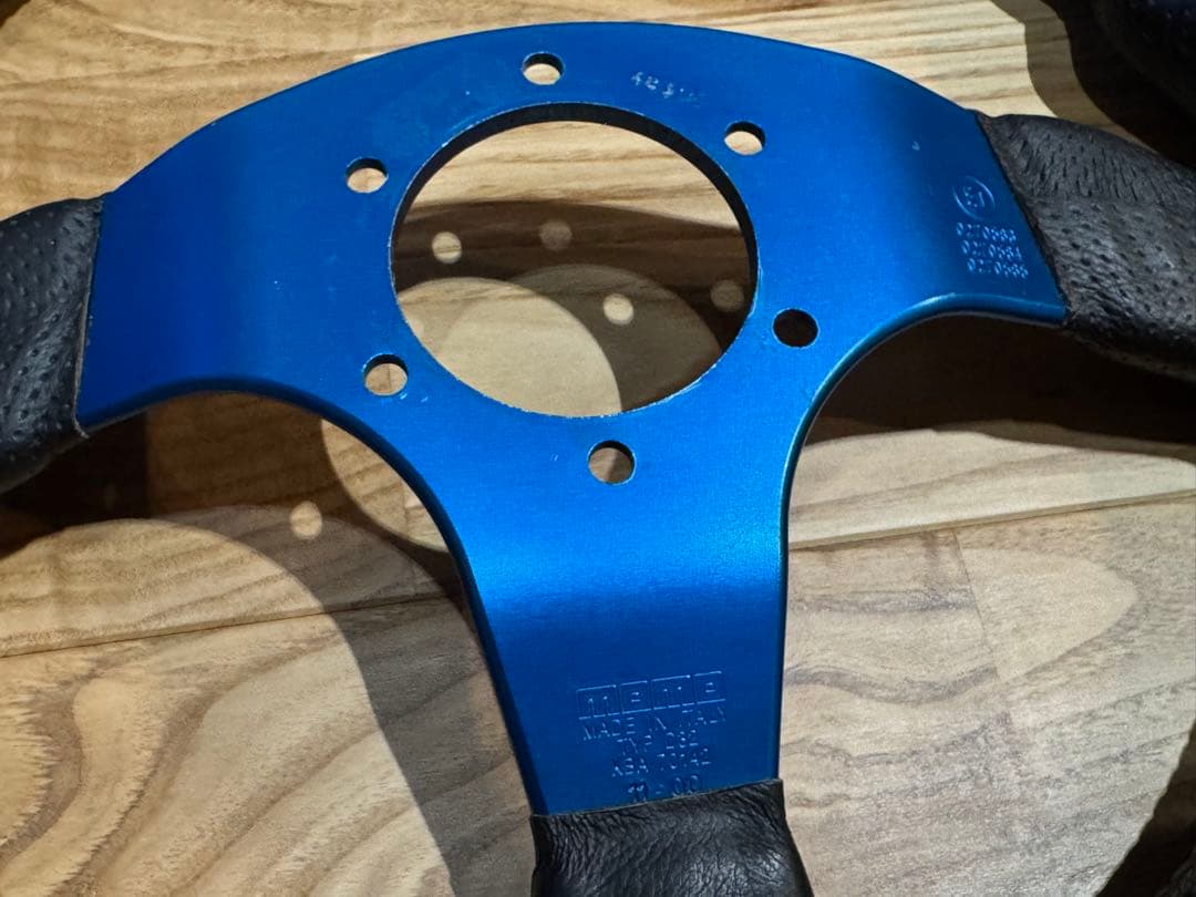 MOMO RACE ステアリング メタリックブルー φ32