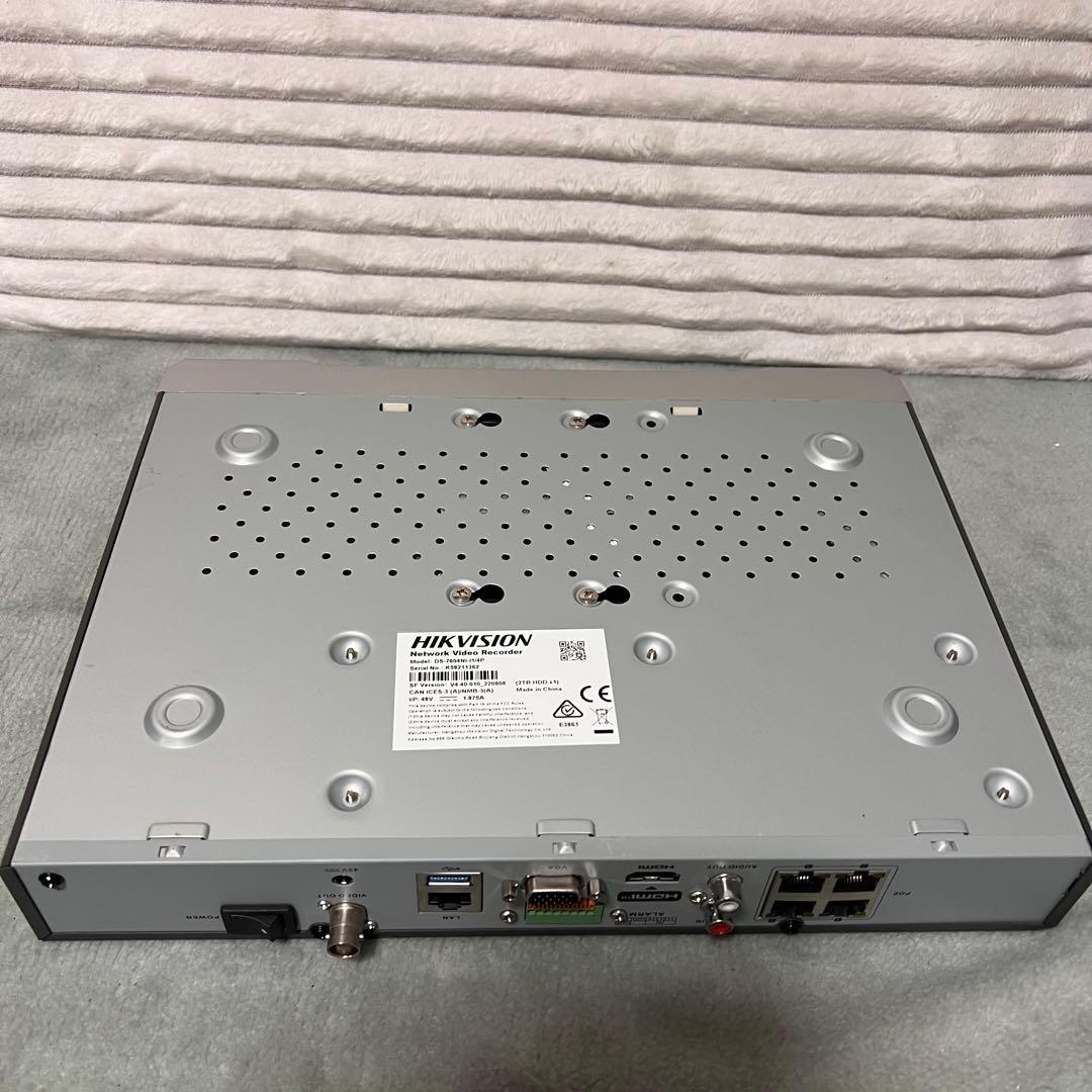 DS-7604NI-I1/4Pネットワークビデオレコーダー　カメラx3