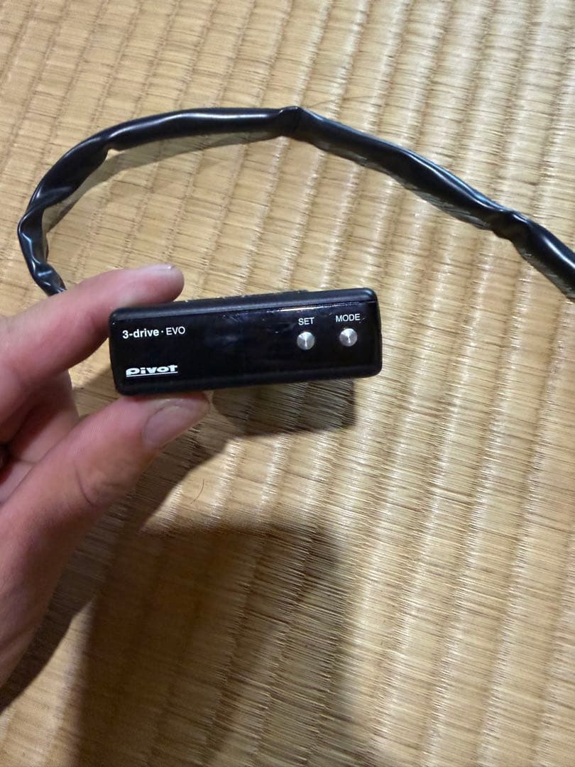 スロットルコントローラー pivot LS460