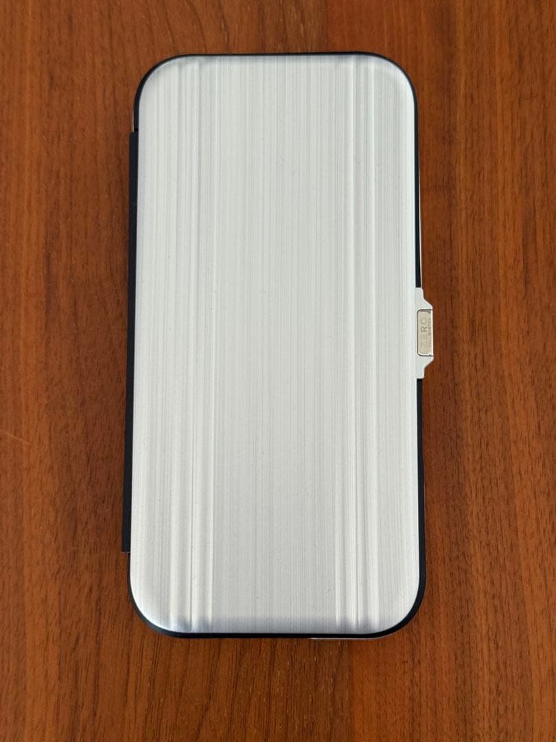 ゼロハリバートンiPhone16Pro 手帳タイプ