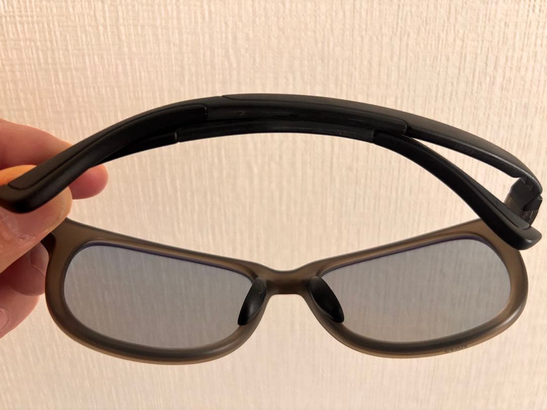 FLOAT スポーツサングラス ブラック 収納ポーチ付き　登山