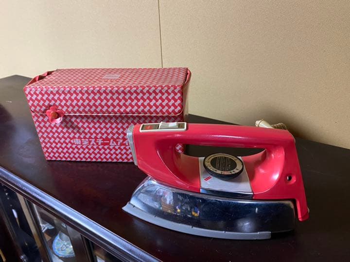 東芝のアイロン　ビンテージ　アンティーク　可愛い　アイロンになります。