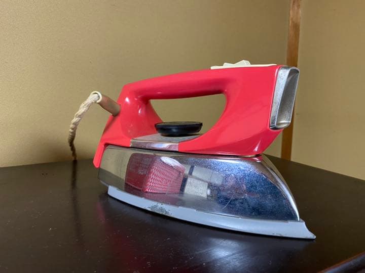 東芝のアイロン　ビンテージ　アンティーク　可愛い　アイロンになります。