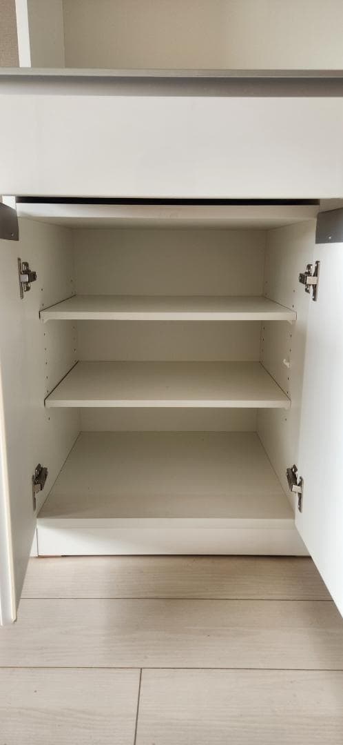 『美品』ニトリ　食器棚 + 家具転倒防止器具2個