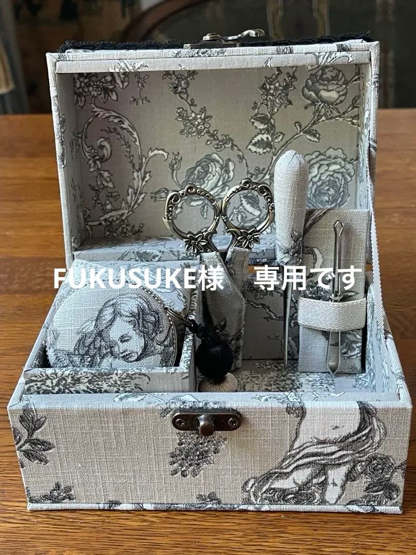 FUKUSUKEです　カルトナージュミニ裁縫箱