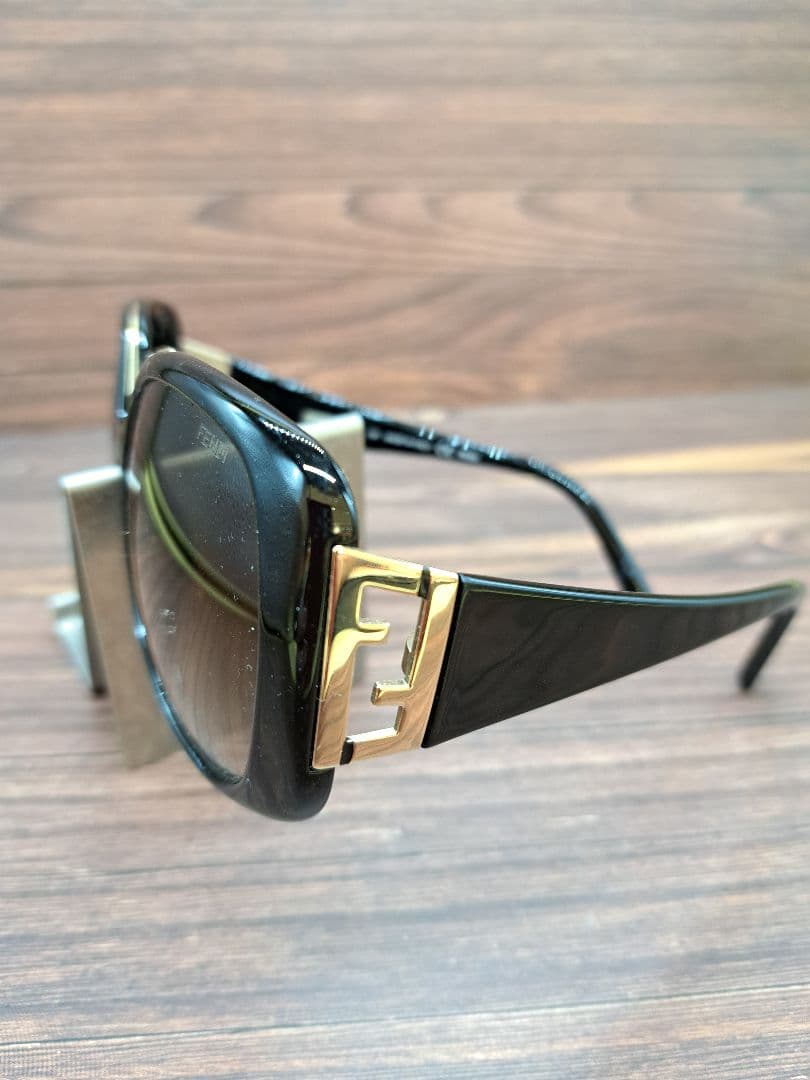 FENDI　フェンディ　サングラス　レディース