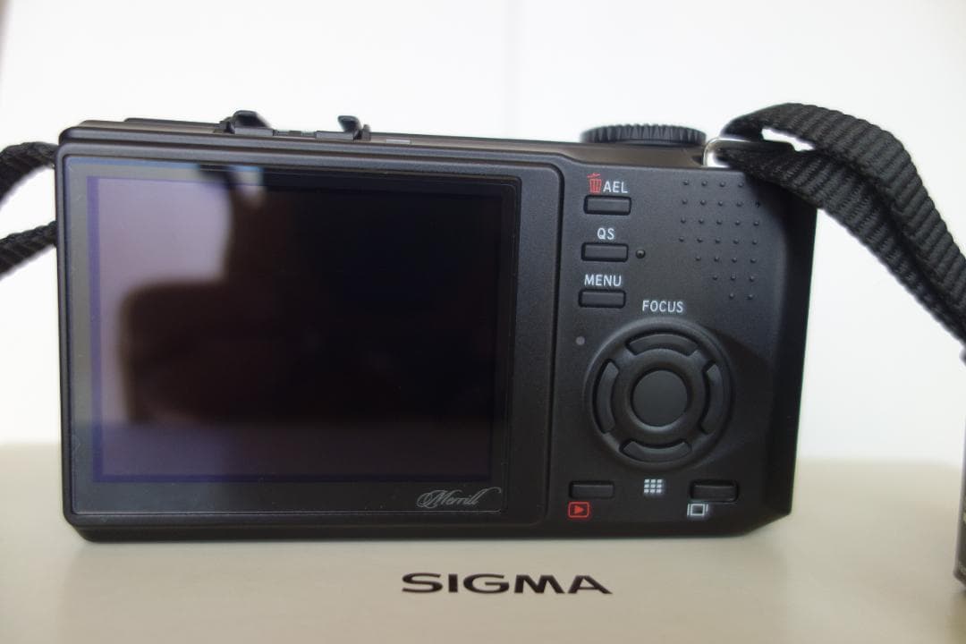 SIGMA DP2 Merrill　デジタルカメラ　元箱・ビューファインダー付