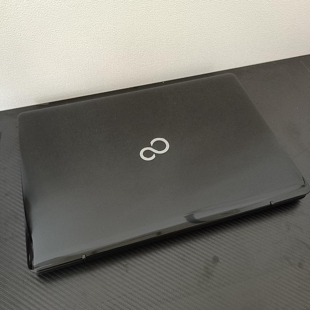 ノートPC Windows11 Core i7 SSD メモリ8GB 富士通 黒