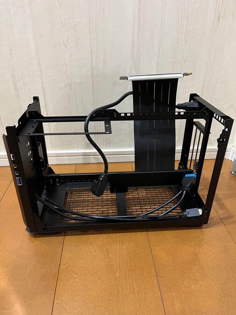 【ほぼ未使用】Sliger SM560 Mini-ITX用ケース